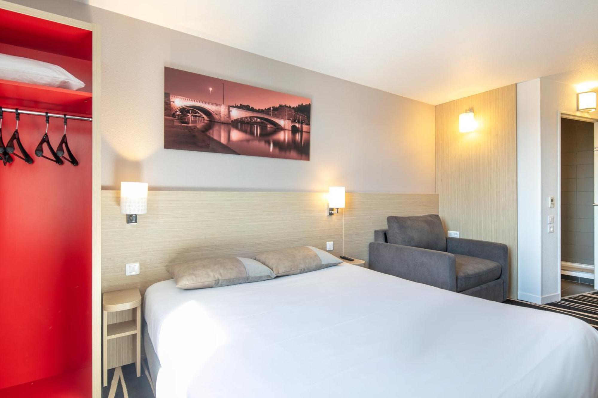 B&B Hotel Lyon Aeroport Saint Quentin-Fallavier Dış mekan fotoğraf