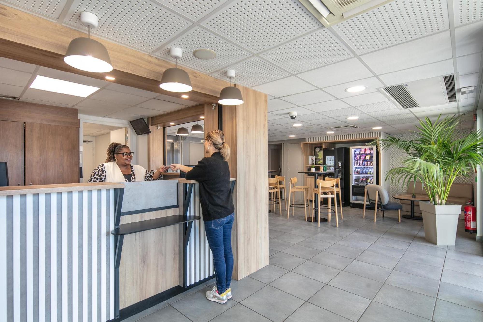 B&B Hotel Lyon Aeroport Saint Quentin-Fallavier Dış mekan fotoğraf