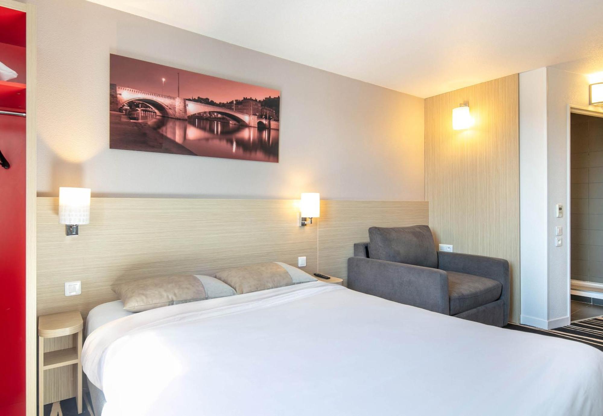 B&B Hotel Lyon Aeroport Saint Quentin-Fallavier Dış mekan fotoğraf